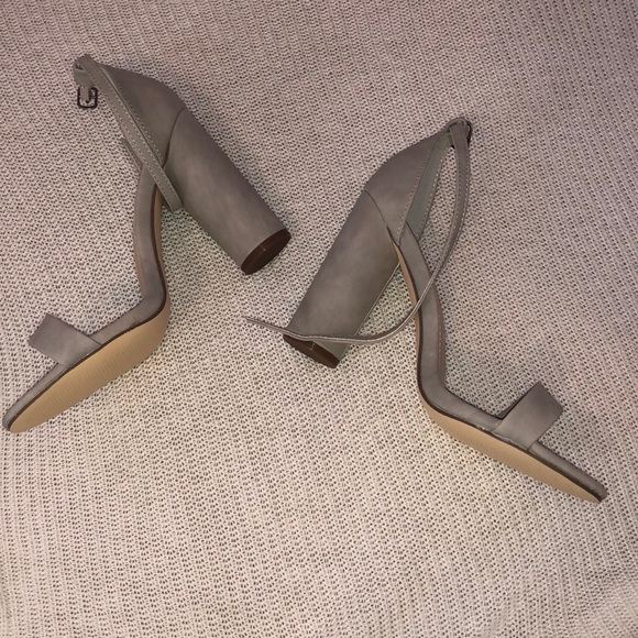 JustFab Grey Heels - Picture 2 of 4